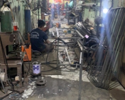 Anh em làm việc cho kịp tiến độ