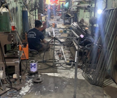 Anh em làm việc cho kịp tiến độ