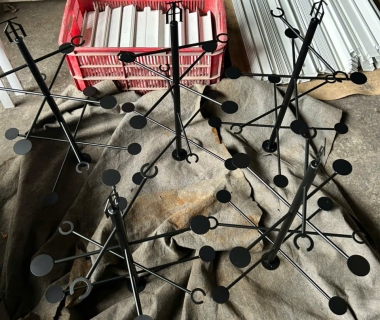 Phụ Kiện Nội Thất Sắt Mỹ Nghệ: Kệ Trang Trí Và Lồng Chim Nghệ Thuật